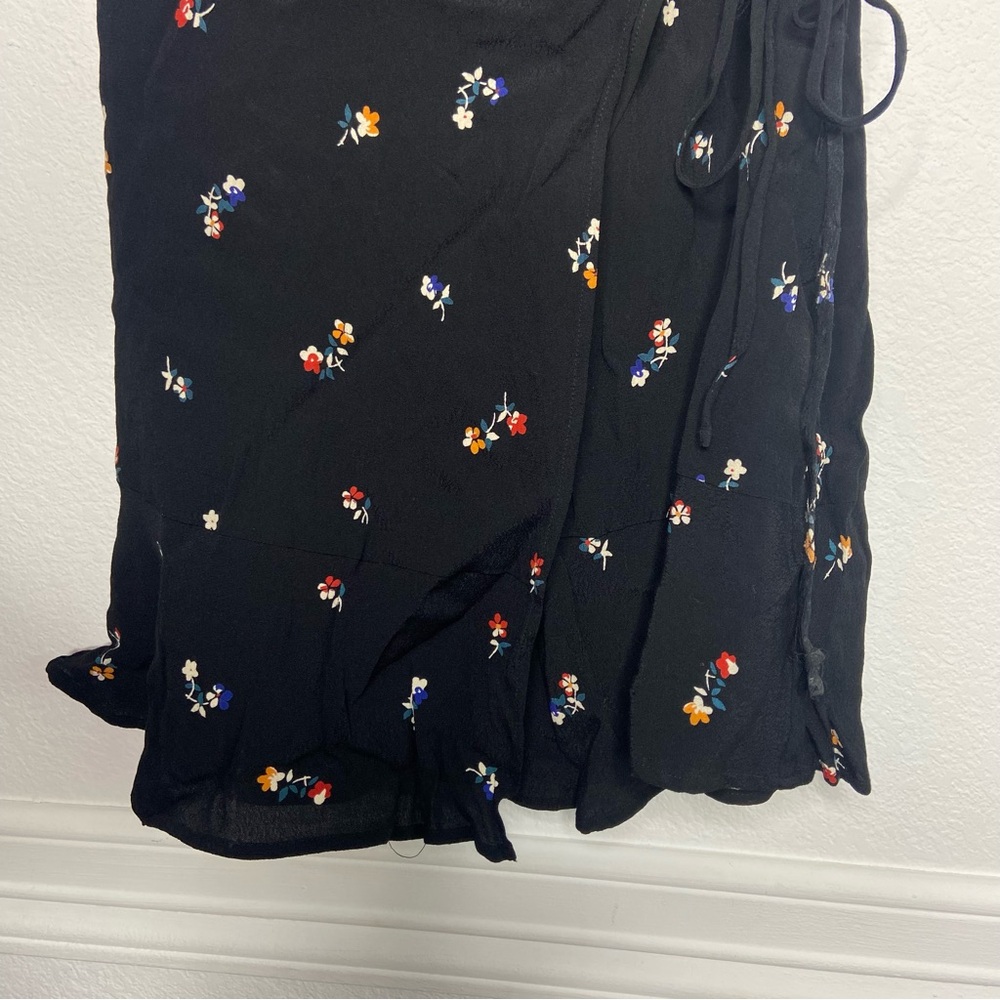 Rails Aimee Floral Ruffle Detail Wrap Black Dress Size S - Picture 7 of 9